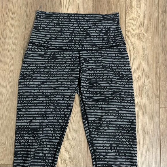 Lululemon‎ Wunder Under Capri Leggings - Picture 2 of 9